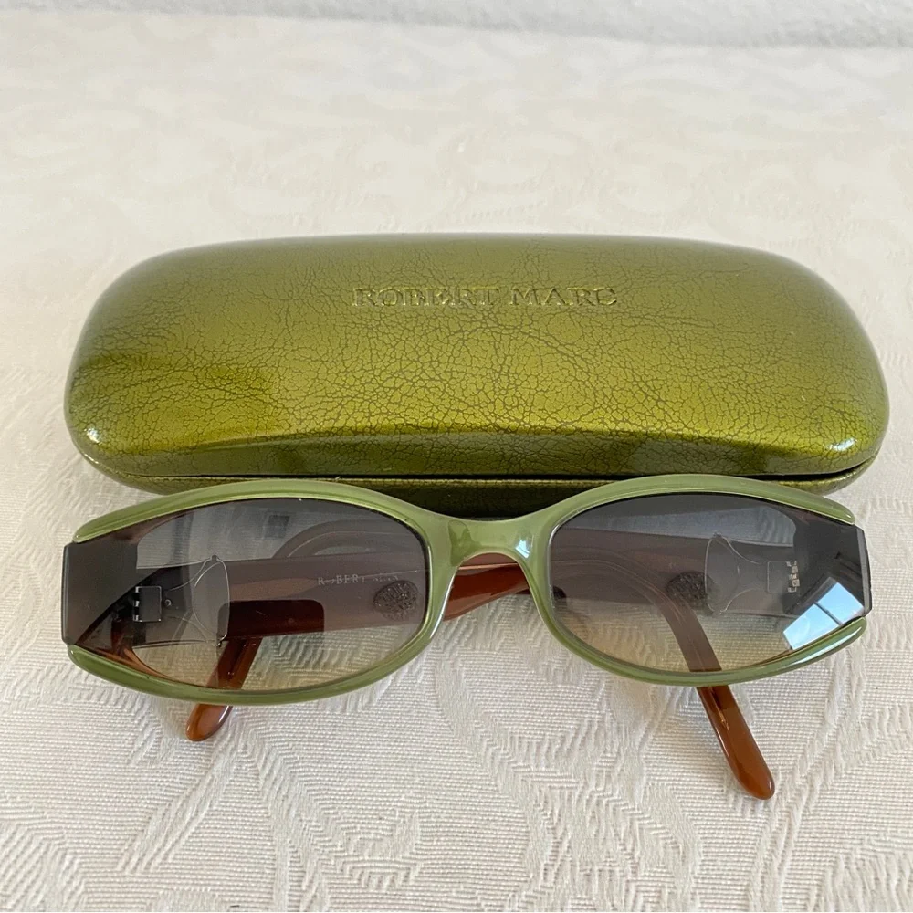 Robert Marc Nyc glass no